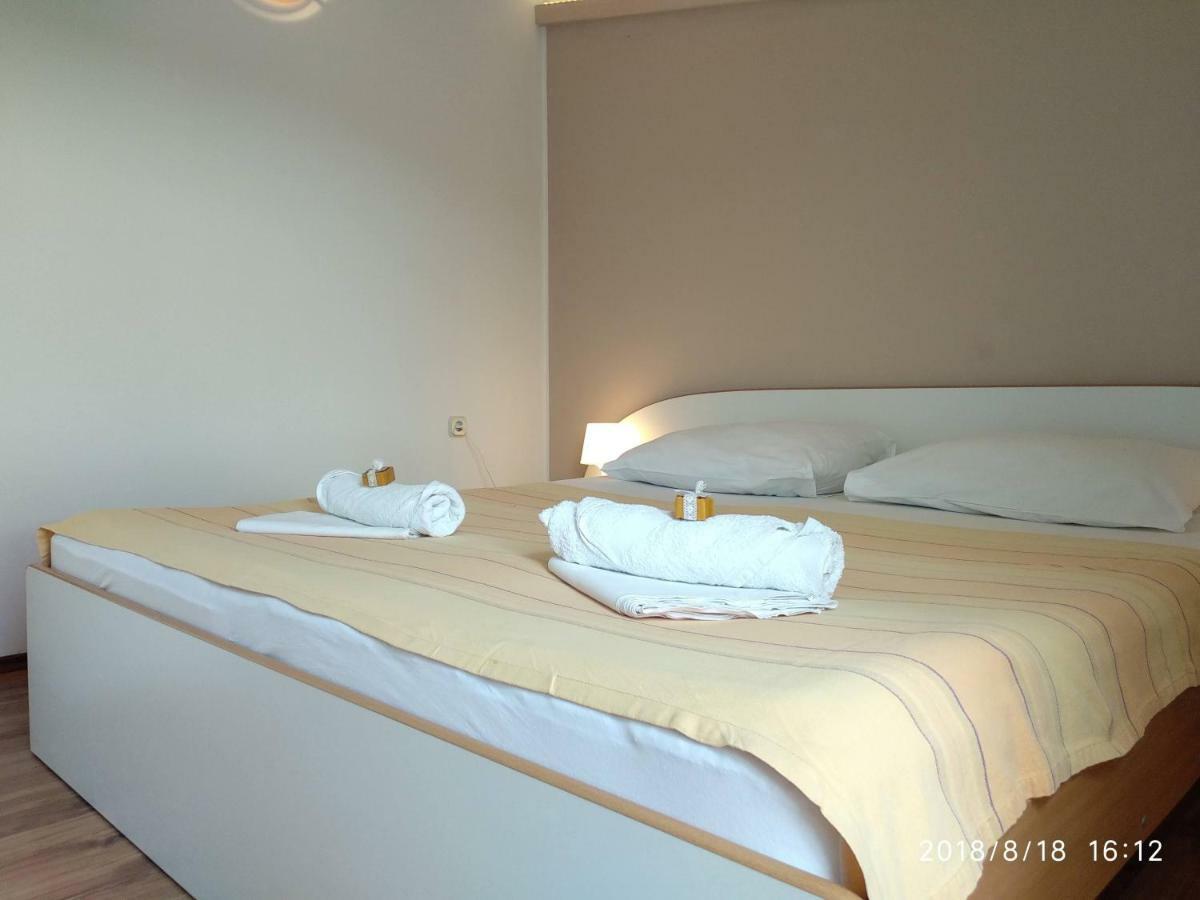 Apartments Meri Vodice Esterno foto
