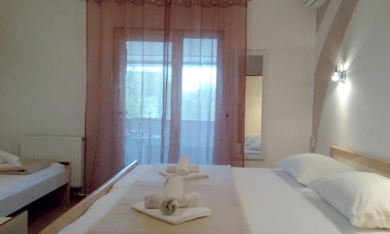 Apartments Meri Vodice Esterno foto
