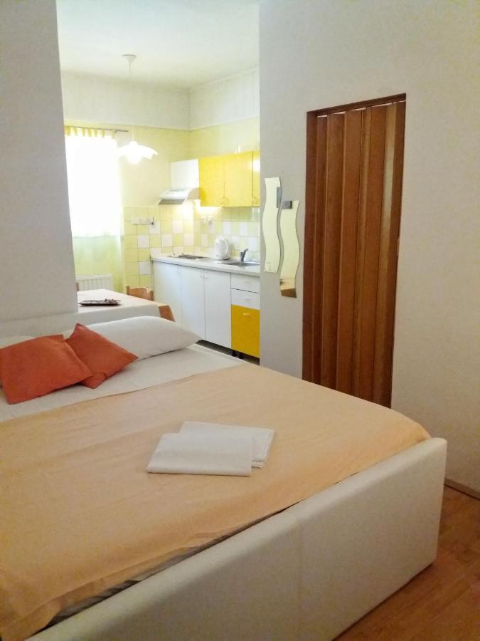 Apartments Meri Vodice Esterno foto